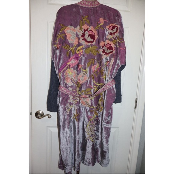 Arrata Velvet Embroidered Kimono - Picture 5 of 8
